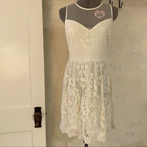 XXI forever 21 white lace dress with sweetheart lining in size small